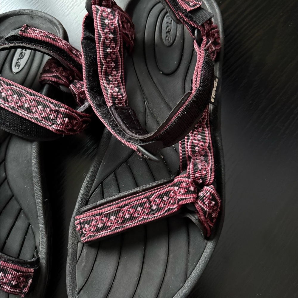 Teva Hiking Sandals Women 9.5 Black Red Strap Sport Outdoor - Picture 2 of 6